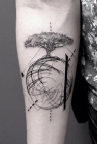 几何和小树搭配的一组黑色创意树纹身图片