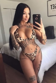 完美身段Valérie Cossette，加拿大纹身模特 ​