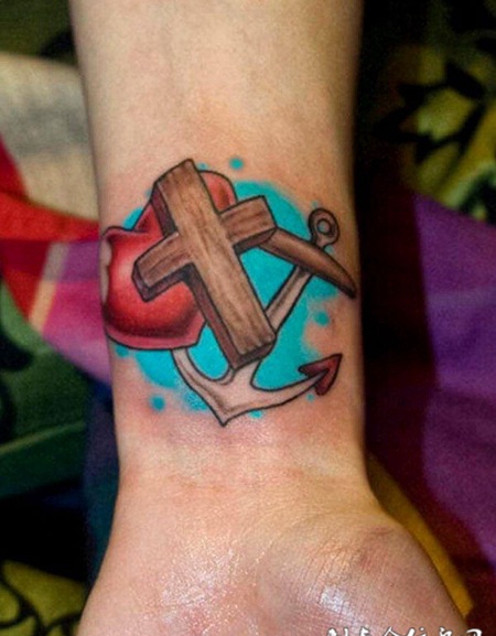 手腕上艺术彩绘船锚纹身图案
