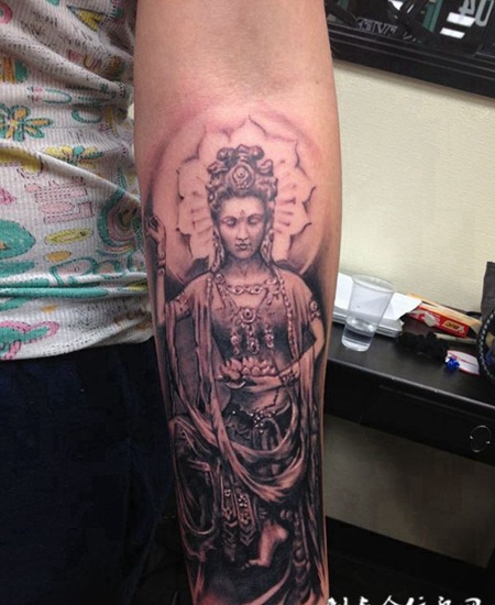 男孩胳膊纹身观音刺青图案欣赏