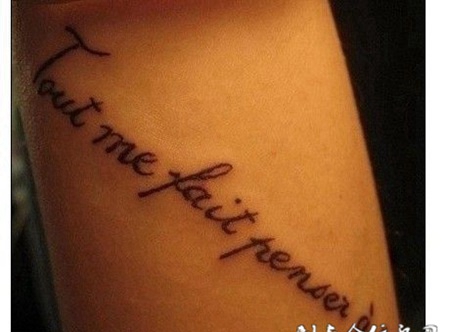 手腕潮流简约拉丁文纹身图案