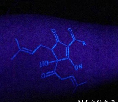 手臂个性经典夜光纹身图案
