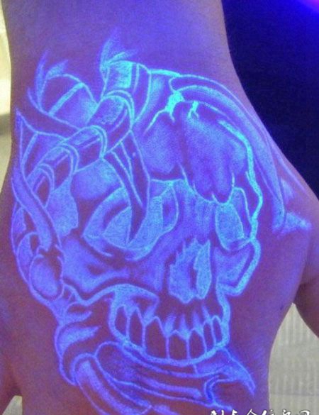 手背骷髅恐怖夜光纹身图案欣赏