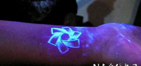适合男女手腕唯美夜光纹身图片