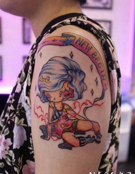 女生手臂卡通人物彩绘刺青纹身图案