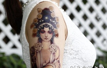 女生手臂唯美花旦人物纹身图案