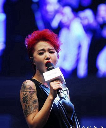 著名女歌手手臂潮流纹身图案欣赏