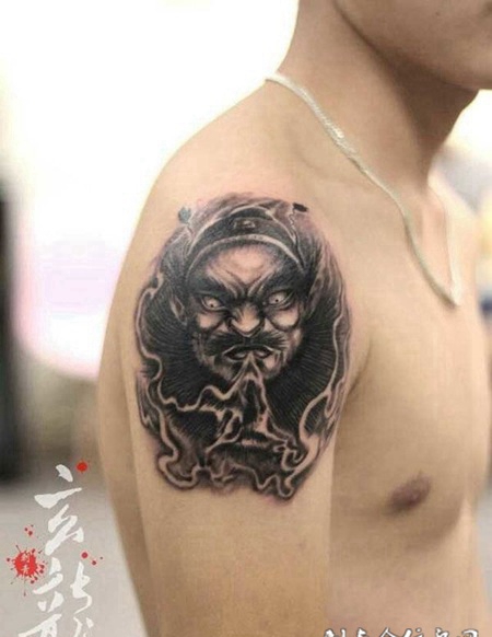 男子手臂超霸气钟馗纹身图案