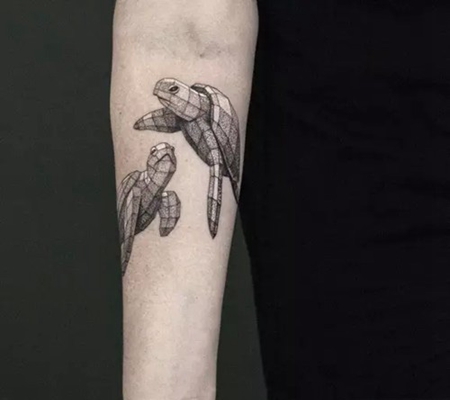 个性手臂纹身 几何拼接纹身图片