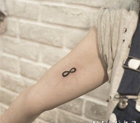 个性手臂英文纹身