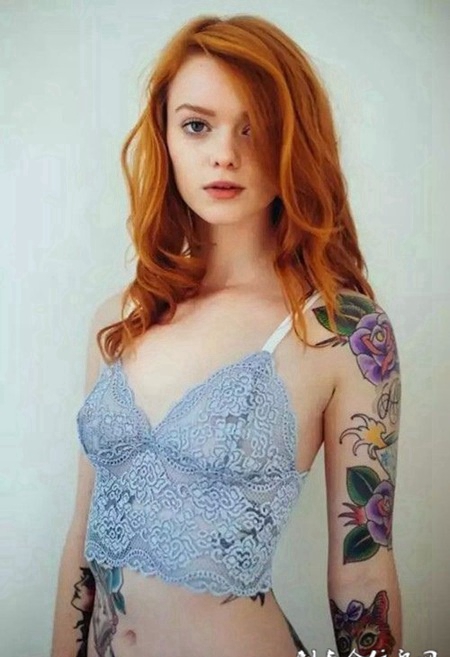 清纯女生的手臂花样纹身