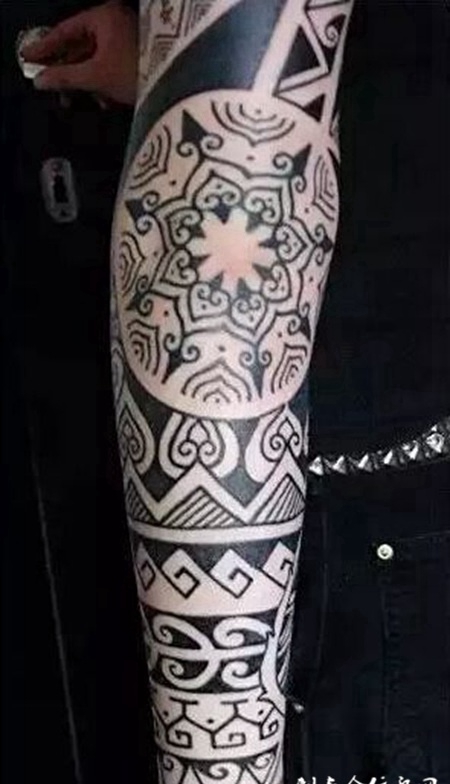 男士帅气的花臂纹身