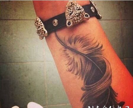 手臂羽毛纹身图案大全