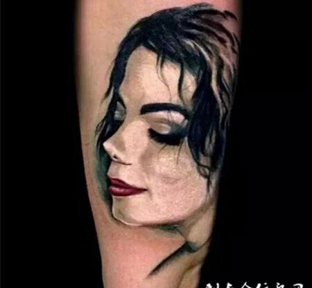 明星迈克尔·杰克逊手臂肖像纹身图案