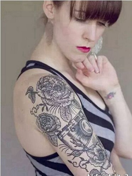 个性独特手臂相机纹身