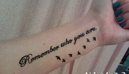特别意义的英文字母纹身