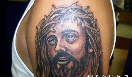胳膊帅气的耶稣头像纹身图案