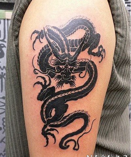 简单好看的龙图腾纹身