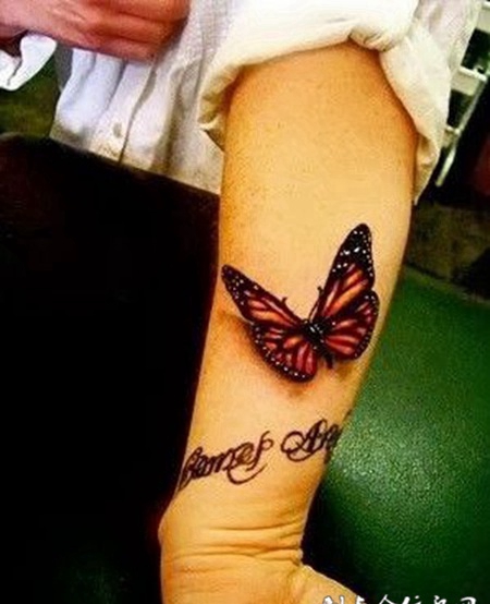 美女手臂好看的蝴蝶纹身图案