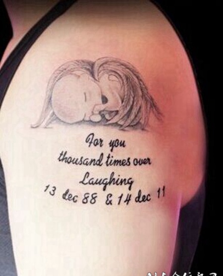 手臂可爱的迷你天使纹身图案