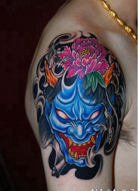 胳膊个性的般若头像纹身