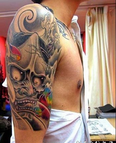 手臂帅气的般若刺青图案