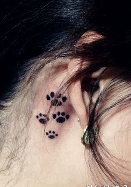 个性女生耳背简约纹身图片