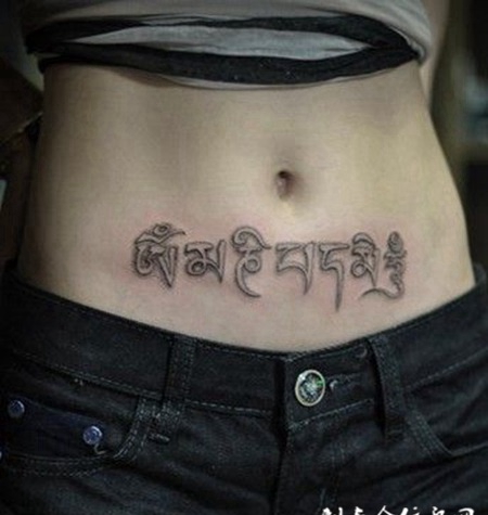 腹部唯美3D梵文纹身图案