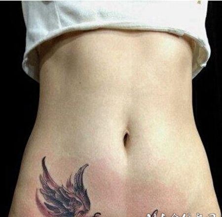 纹身美女腹部诱惑的性感纹身