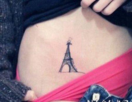 清新气质腹部纹身