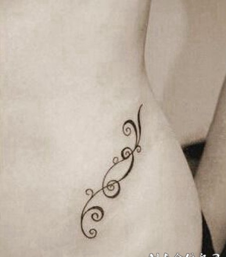 精致图腾腹部纹身