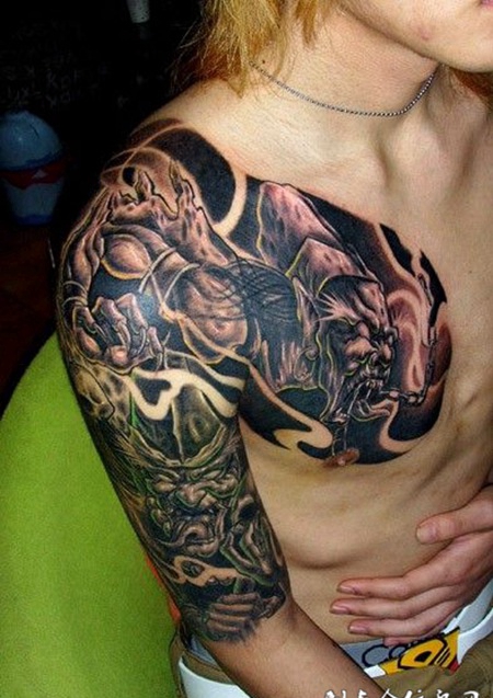 男人肩部个性般若半甲刺青纹身图案