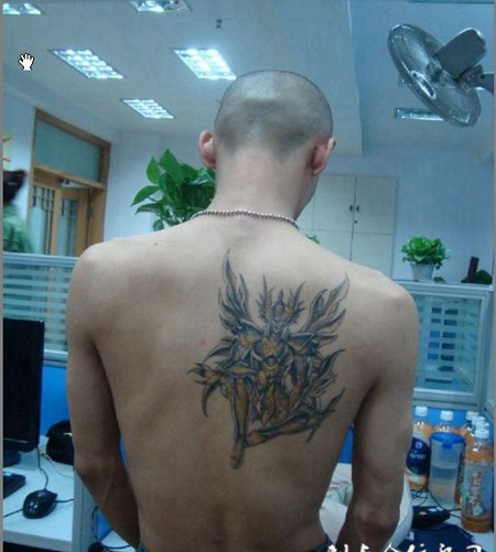 肩部圣斗士山羊座彩绘纹身图案