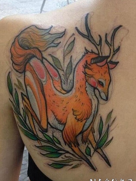 肩部唯美羚羊彩绘纹身图案