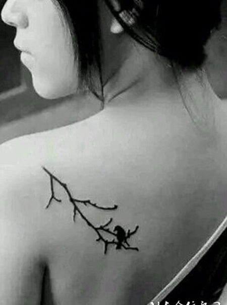 女生肩部好看的纹身