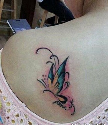 美女肩部彩绘蝴蝶纹身图案大全