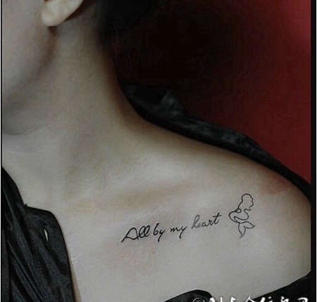 肩部迷人的锁骨纹身