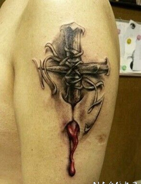 新时尚肩部十字架刺青纹身
