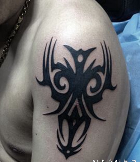 酷黑图腾肩部纹身图案大全