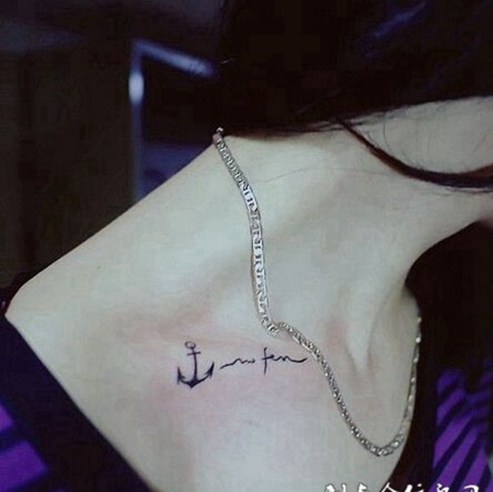 秀气签名肩部纹身