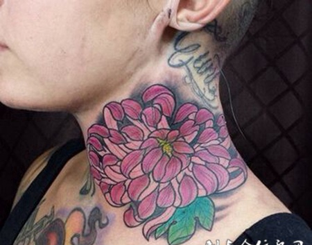 个性酷炫的颈部纹身图案