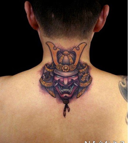 脖子炫酷的彩绘纹身图案