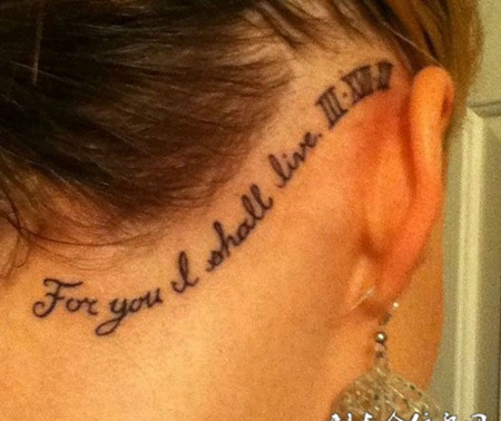 前卫精美英文颈部纹身图案