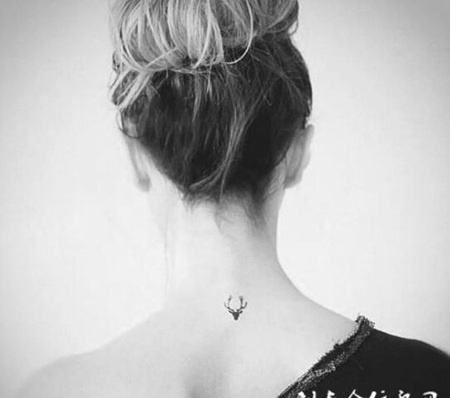 唯美小清新颈部优雅纹身