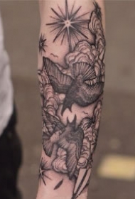 日月纹身 创意的一组版画日月主题纹身图片