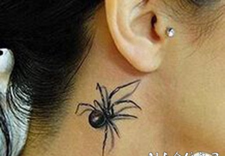 帅气蜘蛛颈部纹身
