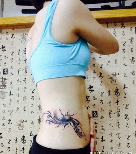 美女腰部潮流黑色艺术纹身图案