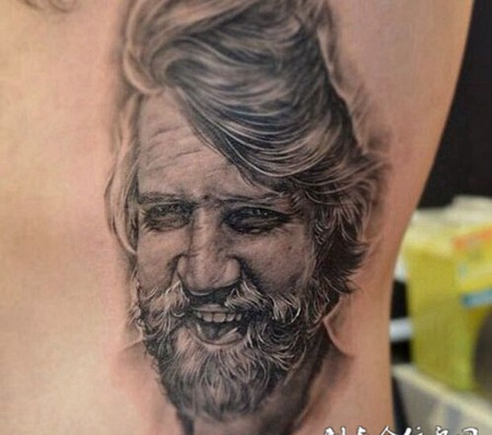 纹身师腰部纹身作品