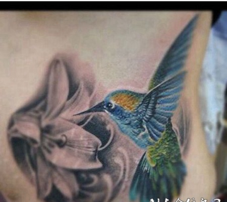 个性的腰部纹身