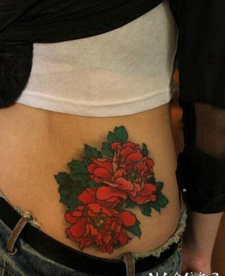 精美好看玫瑰腰部纹身